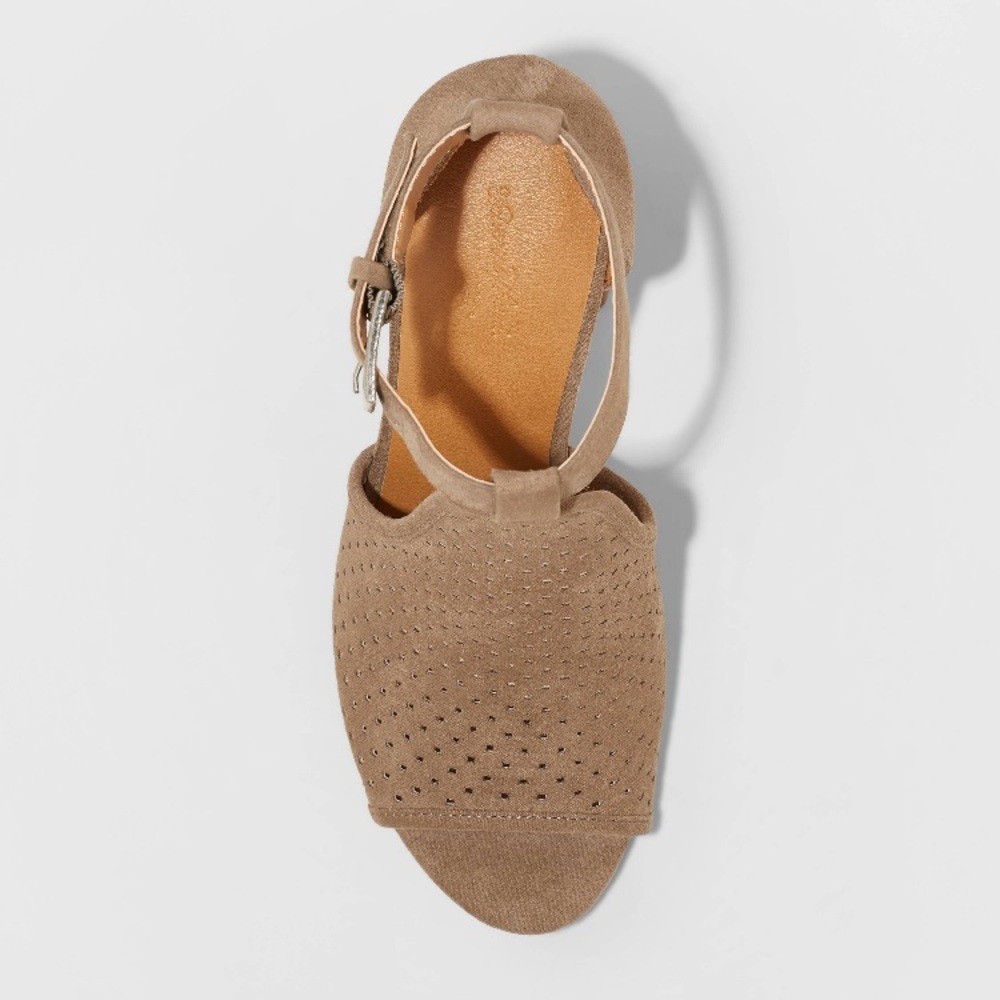 Women’s Block Heels Taupe Open Toe Tan Shoes NWT - Picture 3 of 4
